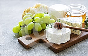 ÃÂ¡heese selection, honey and grape